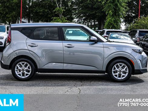 Used 2025 Kia Soul LX w/ LX Technology Package FWD image 10