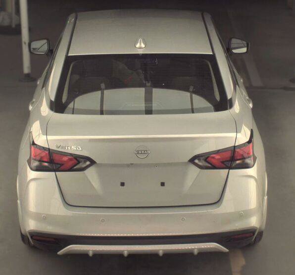 Used 2025 Nissan Versa SV FWD image 5