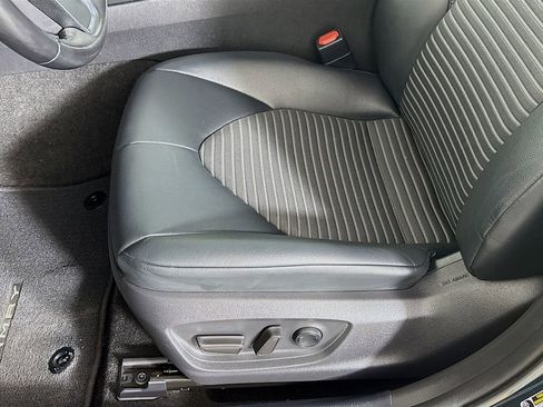 Used 2020 Toyota Camry SE image 20