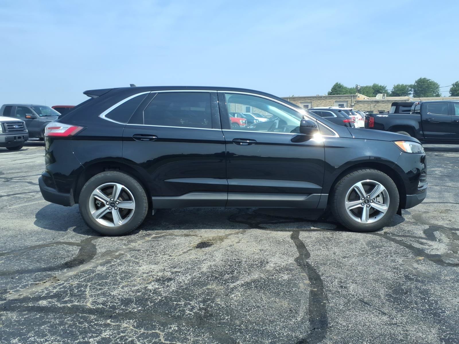 Used 2024 Ford Edge SEL w/ Convenience Package AWD/4WD image 2