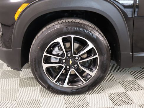 Used 2025 Chevrolet TrailBlazer LT AWD/4WD image 16