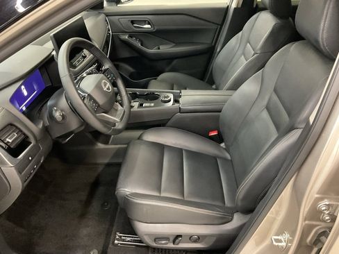 Used 2025 Nissan Rogue SL image 10