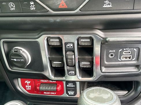 Used 2023 Jeep Wrangler Unlimited Rubicon w/ Cold Weather Group AWD/4WD image 23