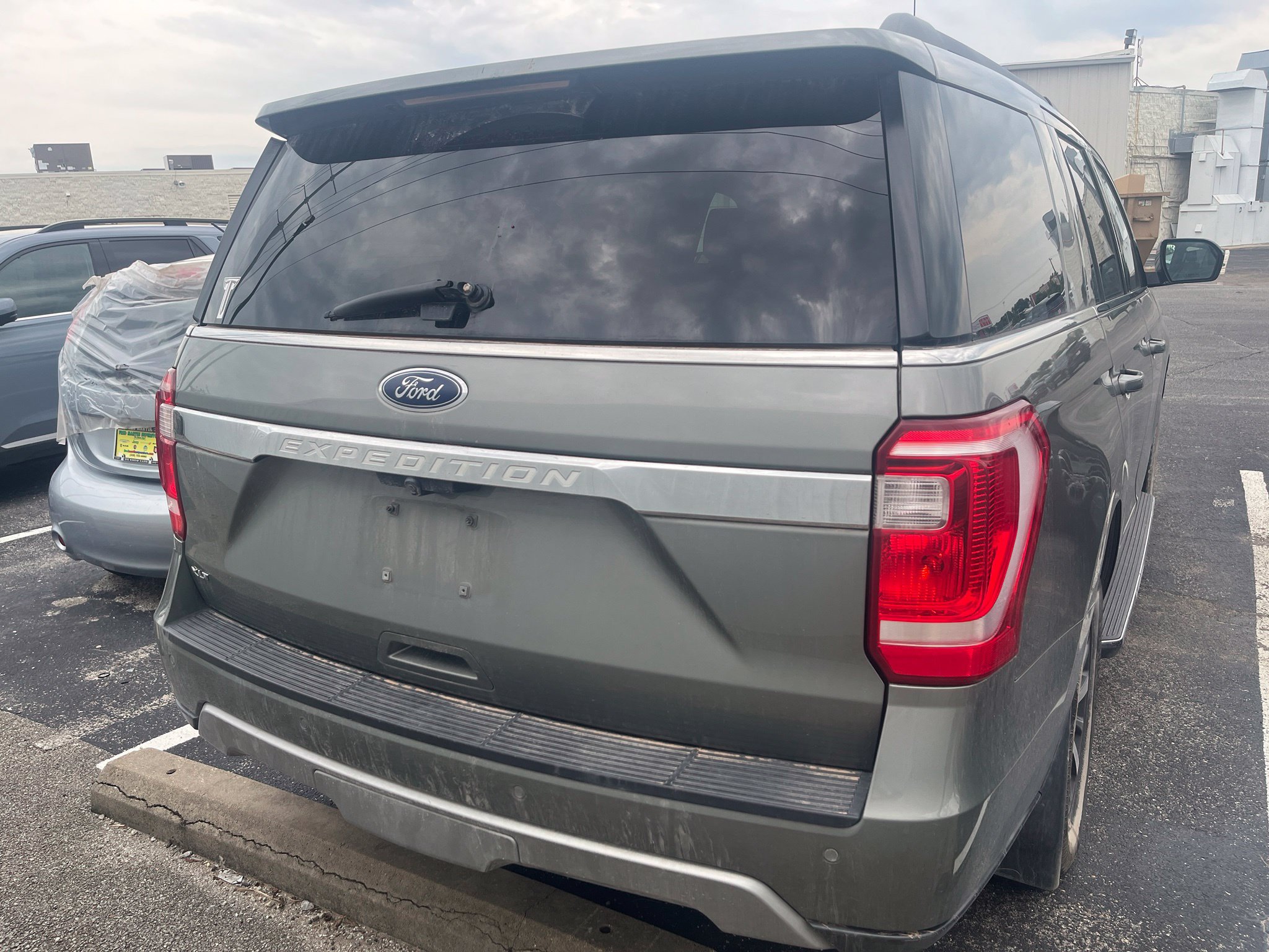 Used 2019 Ford Expedition XLT w/ Equipment Group 202A AWD/4WD image 5
