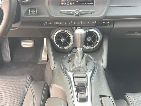 Used 2022 Chevrolet Camaro LT w/ RS Package image 10