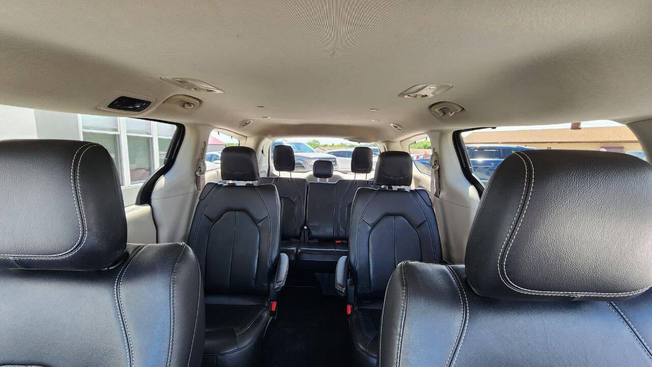 Used 2022 Chrysler Pacifica Touring-L FWD image 29
