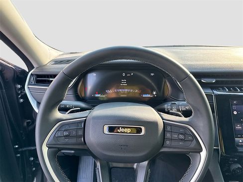 Used 2024 Jeep Grand Cherokee L Laredo image 13