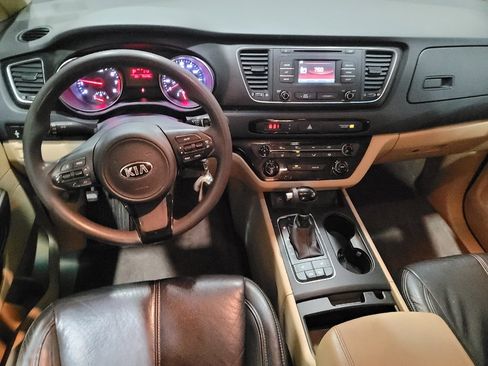 Used 2015 Kia Sedona LX w/ LX Convenience Package FWD image 22