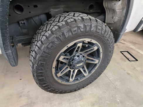 Used 2022 Chevrolet Silverado 2500 High Country w/ Technology Package image 6