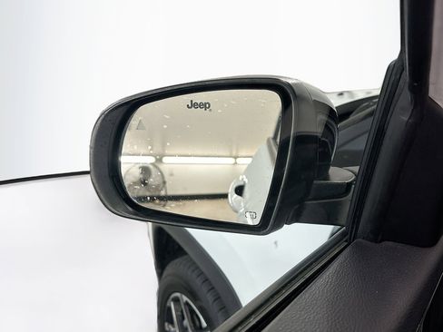 Used 2025 Jeep Compass Limited image 16