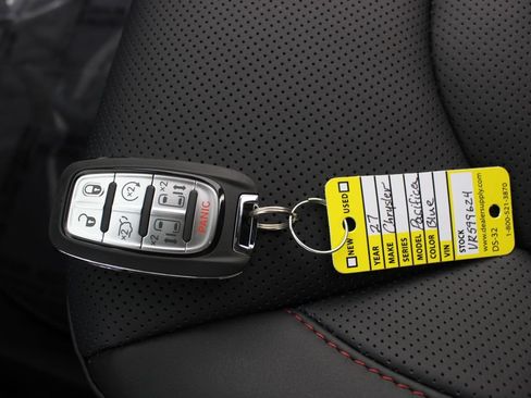 New 2027 Chrysler Pacifica Select FWD image 7
