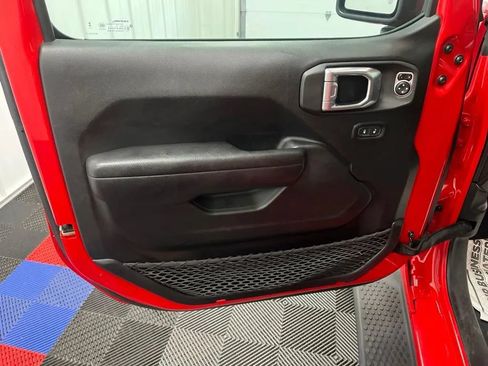 Used 2024 Jeep Wrangler Unlimited AWD/4WD image 21