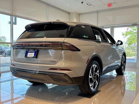 Used 2026 Lincoln Nautilus Premier w/ Equipment Group 102A image 7