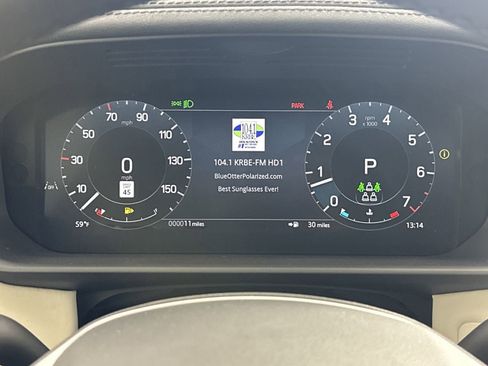 Used 2025 Land Rover Discovery S image 17