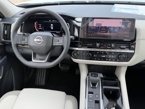 New 2026 Nissan Pathfinder SL image 9