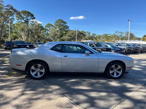 Used 2019 Dodge Challenger SXT image 2