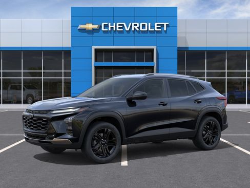 New 2026 Chevrolet Trax ACTIV FWD image 2