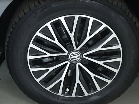 Certified 2021 Volkswagen Jetta SE w/ SE Cold Weather Package image 37