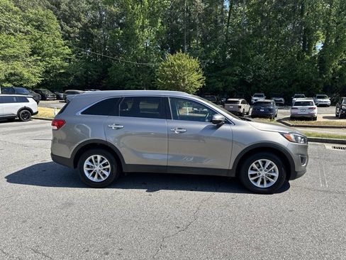 Used 2017 Kia Sorento FWD w/ LX Convenience Package image 5