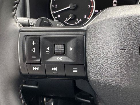 Used 2025 Nissan Rogue SV FWD image 27