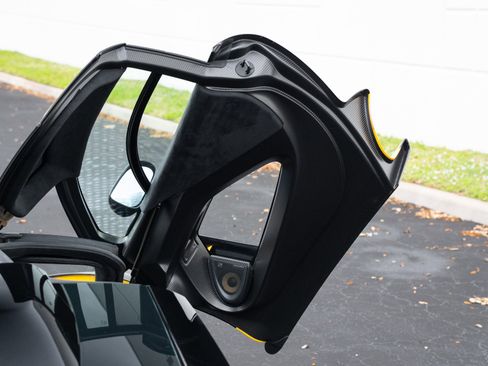 Used 2019 McLaren Senna image 75