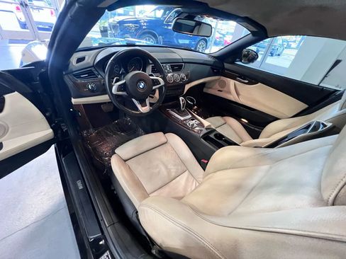 Used 2012 BMW Z4 sDrive28i w/ Sport Pkg image 11