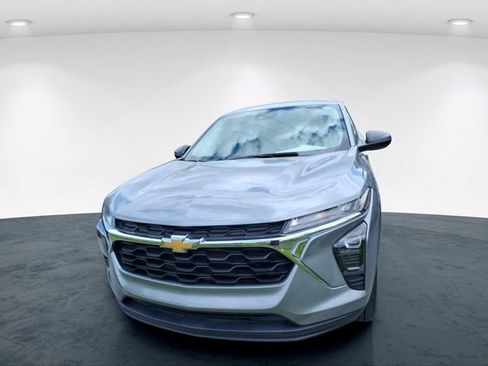 Used 2024 Chevrolet Trax LS FWD image 5
