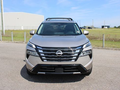 Used 2025 Nissan Rogue Platinum AWD/4WD image 4