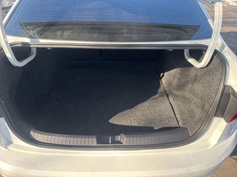 Used 2019 Volkswagen Jetta SE w/ Cold Weather Package image 16