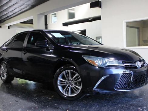 Used 2015 Toyota Camry SE FWD image 31