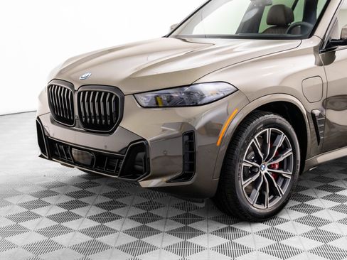 Certified 2026 BMW X5 xDrive50e w/ M Sport Package AWD/4WD image 36