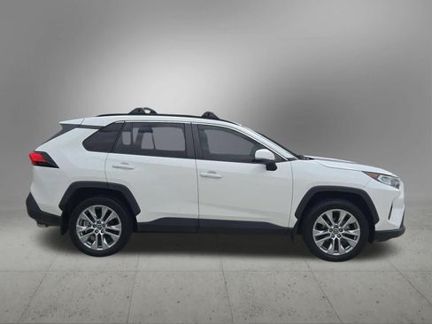 Used 2019 Toyota RAV4 XLE Premium FWD image 7