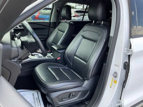 Used 2023 Ford Explorer XLT w/ Equipment Group 202A RWD image 27