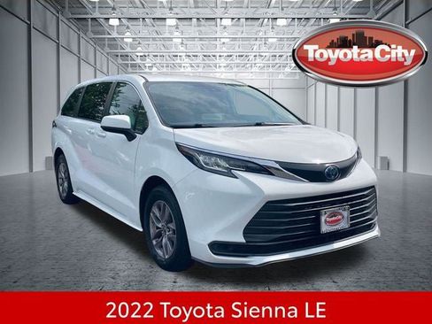 Used 2022 Toyota Sienna LE FWD image 1