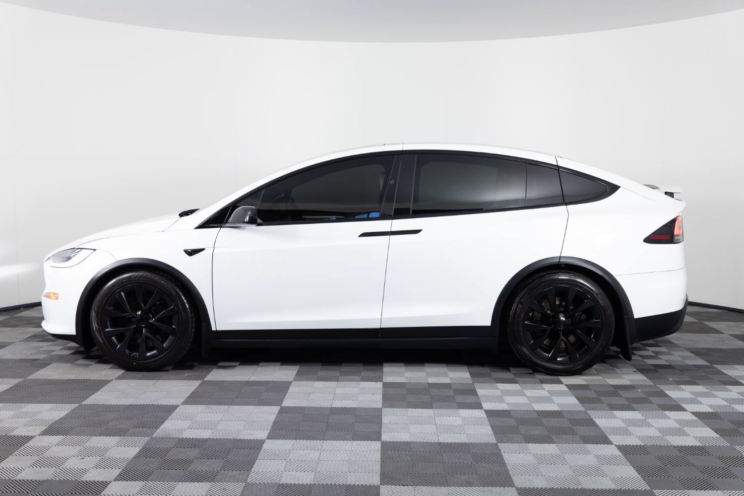 Used 2023 Tesla Model X AWD/4WD image 3