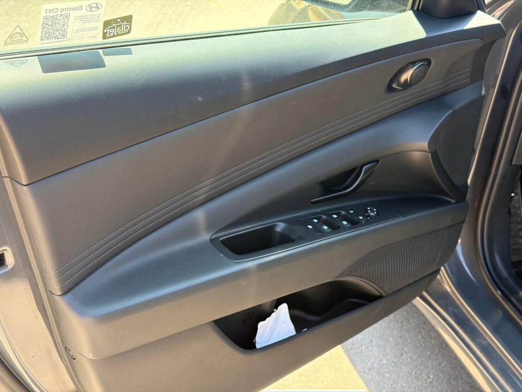 Certified 2025 Hyundai Elantra Sport FWD image 10