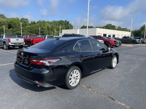 Used 2023 Toyota Camry LE FWD image 7