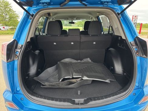 Used 2016 Toyota RAV4 LE AWD/4WD image 18