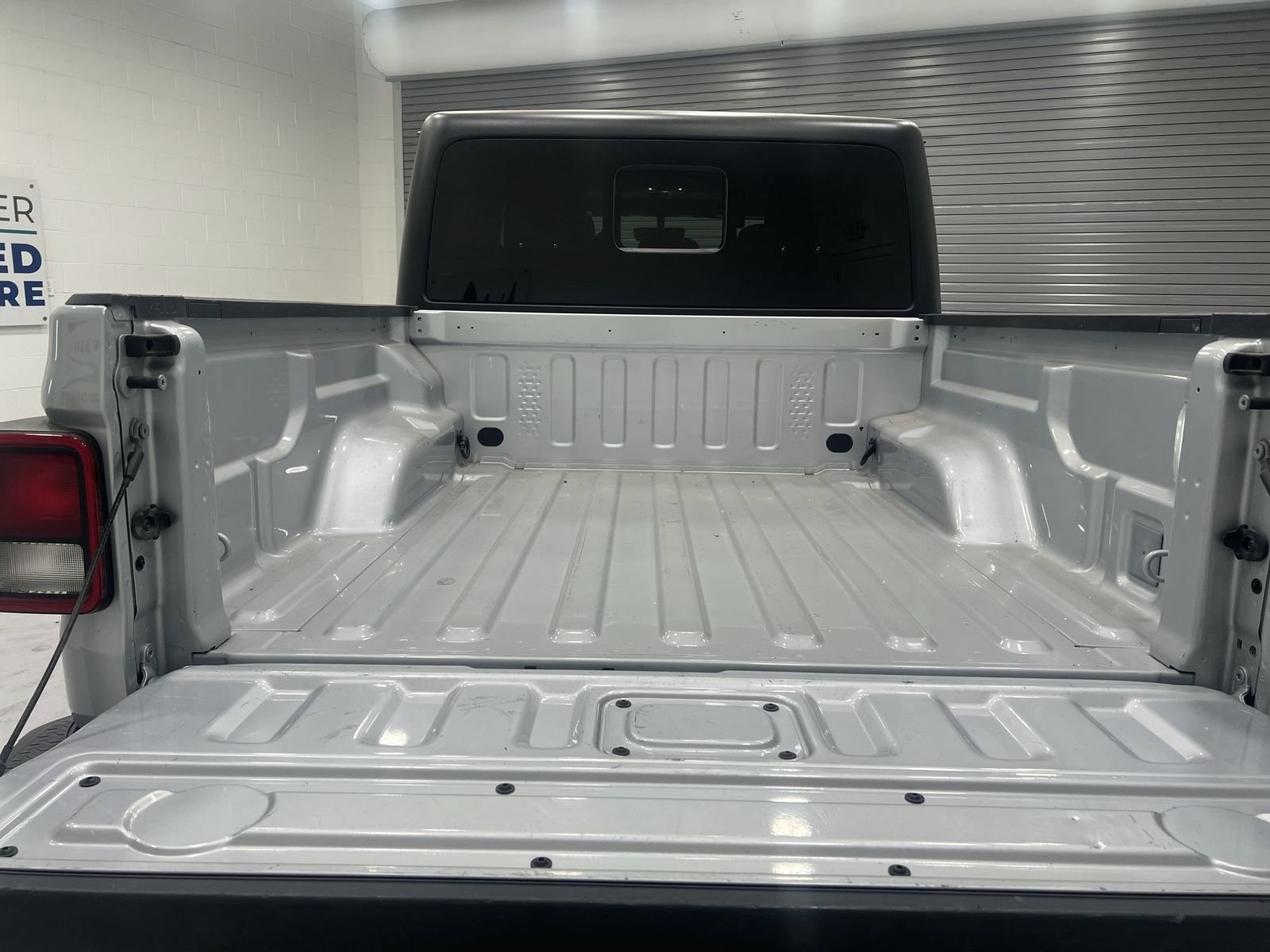 Used 2023 Jeep Gladiator Sport AWD/4WD image 23