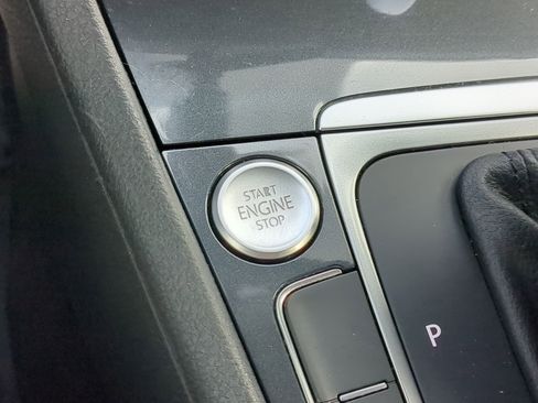 Used 2018 Volkswagen Golf S image 21