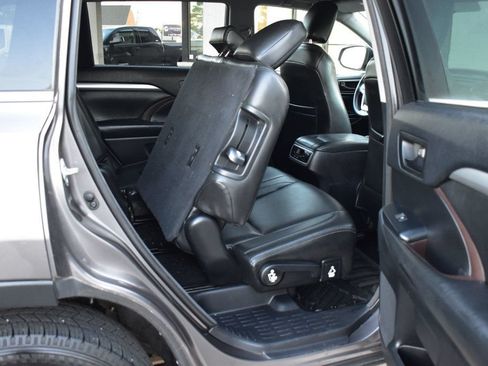 Used 2014 Toyota Highlander LE FWD image 24