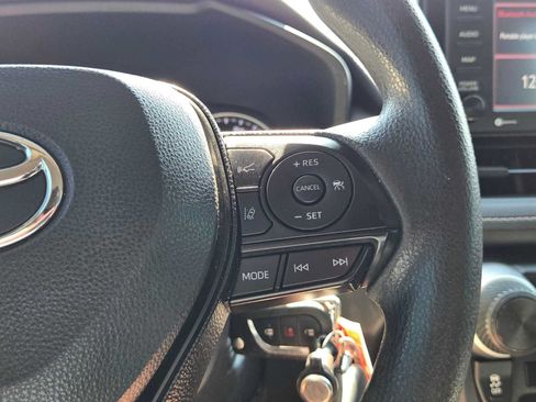 Certified 2020 Toyota RAV4 LE w/ Carpet Mat Package AWD/4WD image 30