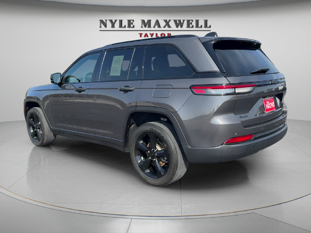 Used 2023 Jeep Grand Cherokee Altitude AWD/4WD image 7