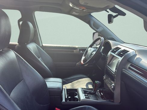 Used 2017 Lexus GX 460 Premium AWD/4WD image 18
