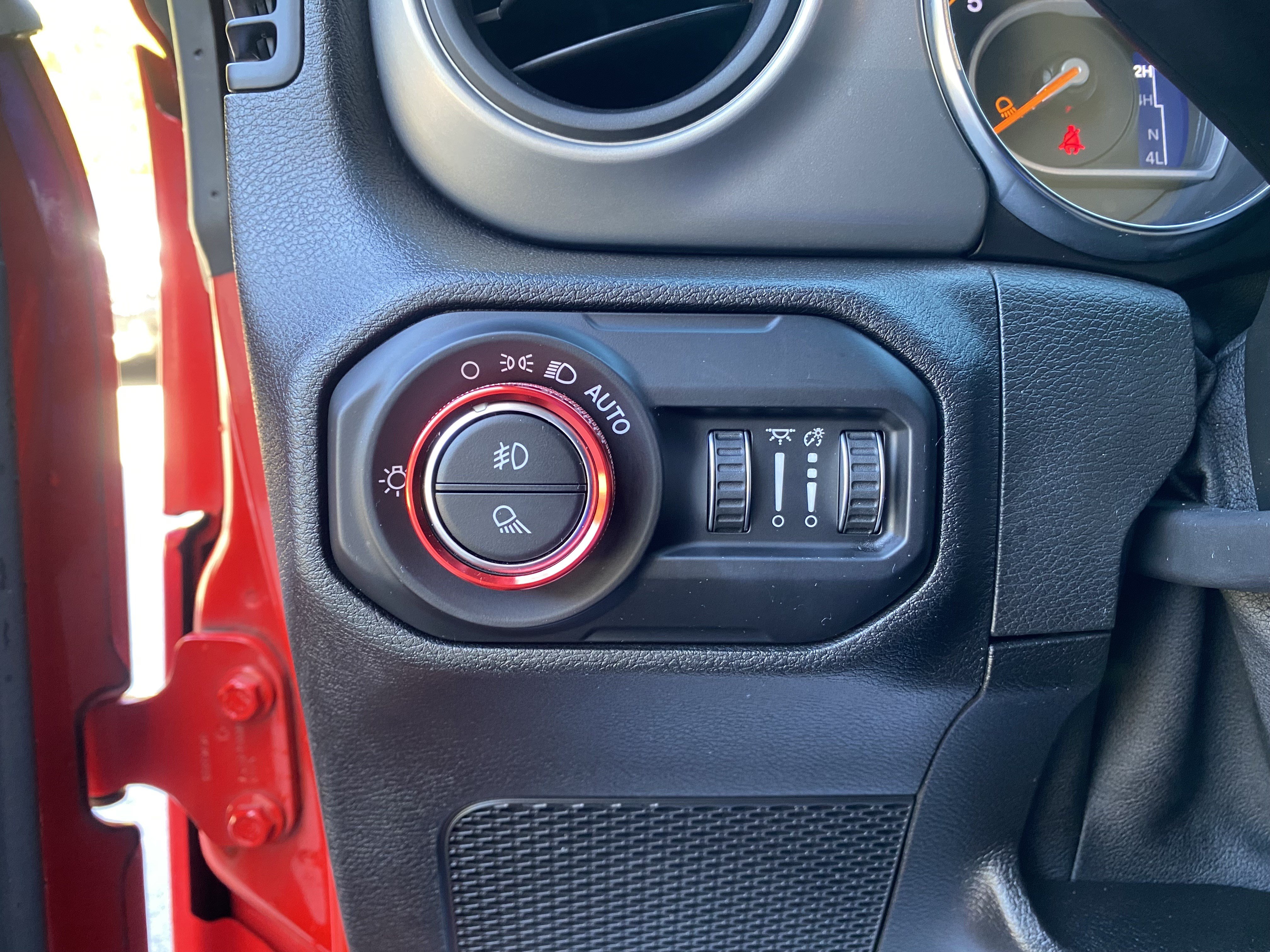 Used 2021 Jeep Gladiator Sport AWD/4WD image 18