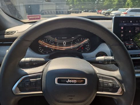 Used 2023 Jeep Compass Latitude AWD/4WD image 12