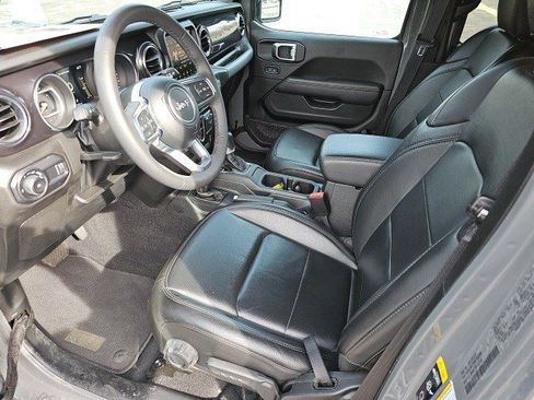 Used 2023 Jeep Wrangler Unlimited Sahara image 19
