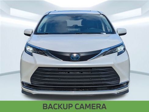 Used 2023 Toyota Sienna XLE image 8