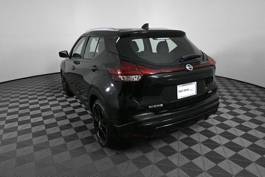 Used 2021 Nissan Kicks SV FWD image 7