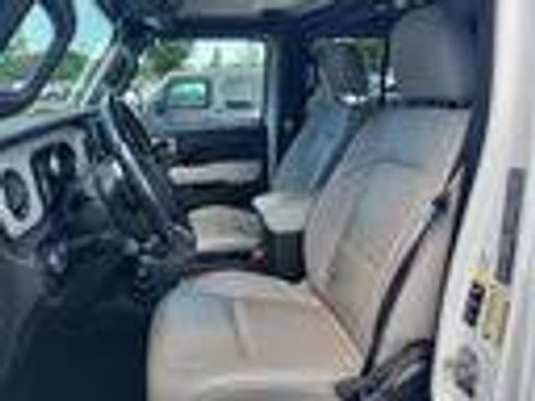 Used 2022 Jeep Gladiator Overland AWD/4WD image 8